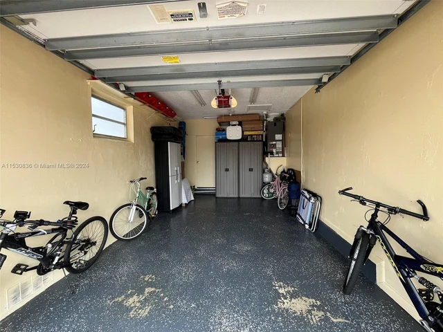 6955 NW 11th St, Margate FL 33063