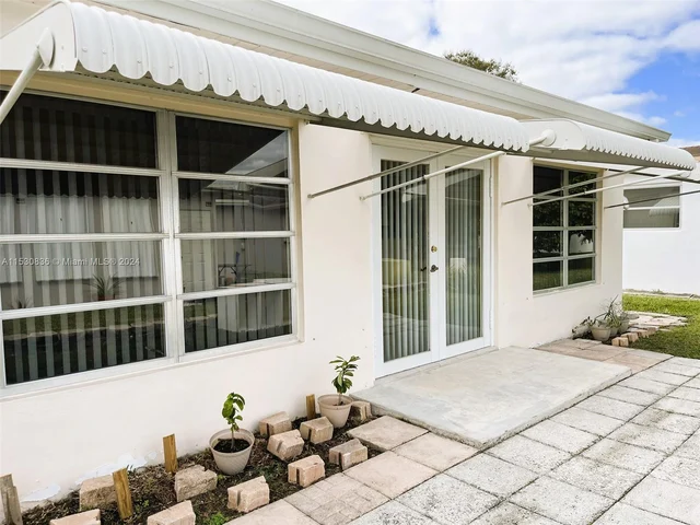 6955 NW 11th St, Margate FL 33063