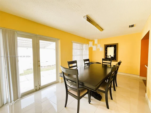 6955 NW 11th St, Margate FL 33063