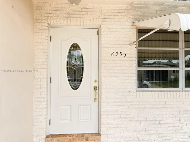 6955 NW 11th St, Margate FL 33063