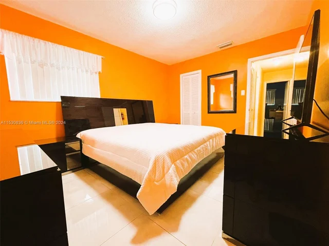 6955 NW 11th St, Margate FL 33063