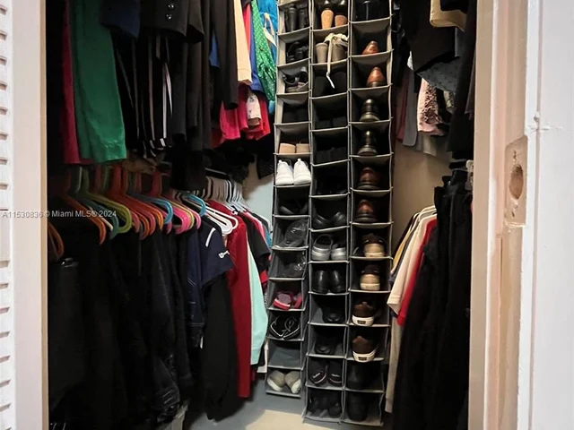 6955 NW 11th St, Margate FL 33063