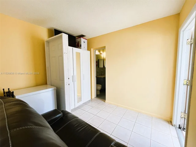 6955 NW 11th St, Margate FL 33063