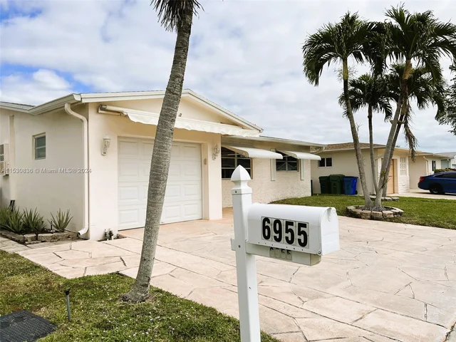 6955 NW 11th St, Margate FL 33063