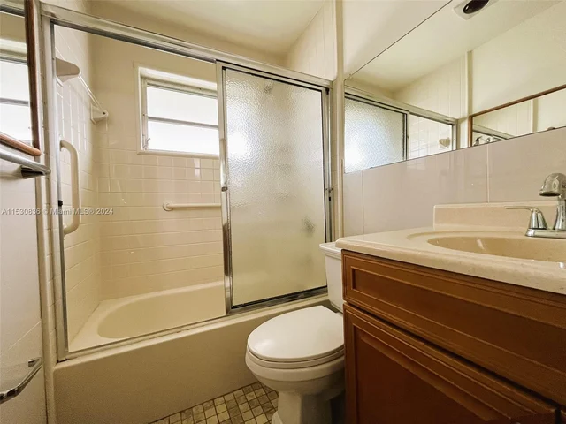 6955 NW 11th St, Margate FL 33063