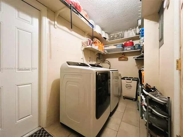 6955 NW 11th St, Margate FL 33063