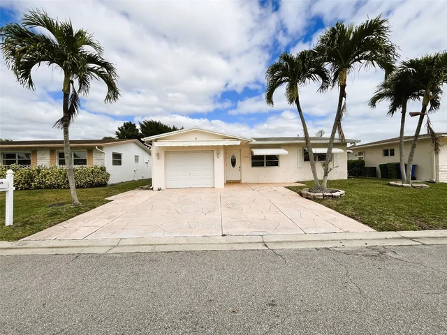 6955 NW 11th St, Margate FL 33063