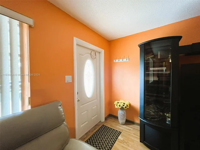 6955 NW 11th St, Margate FL 33063