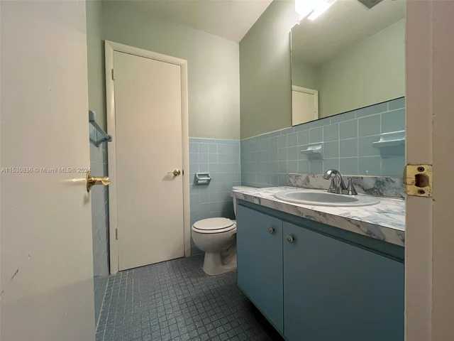 6955 NW 11th St, Margate FL 33063