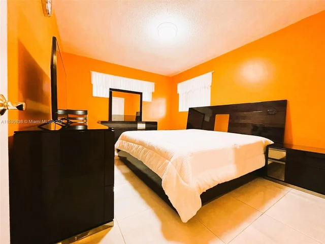 6955 NW 11th St, Margate FL 33063