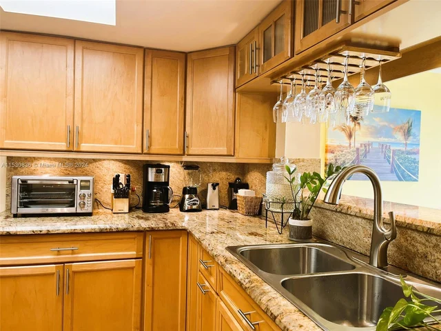 6955 NW 11th St, Margate FL 33063