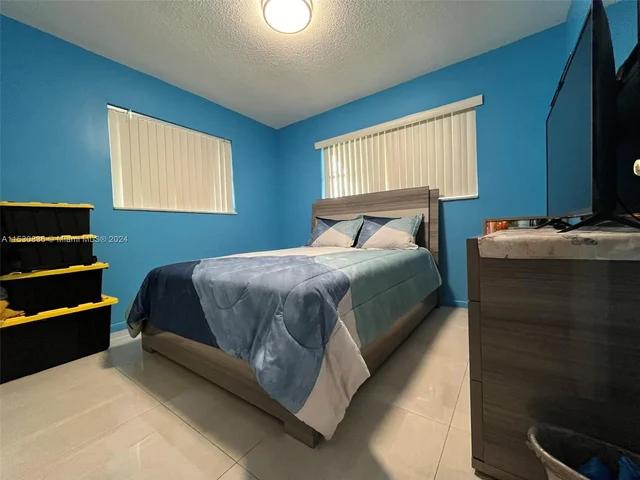 6955 NW 11th St, Margate FL 33063