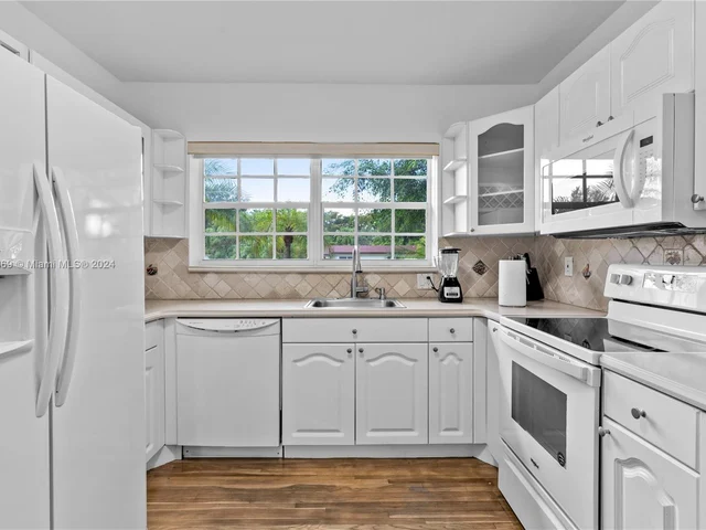 7800 SW 96th St, Miami FL 33156