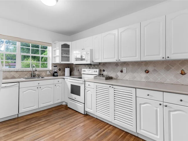 7800 SW 96th St, Miami FL 33156