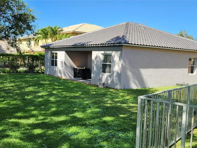 19100 Seneca Ave, Weston FL 33332