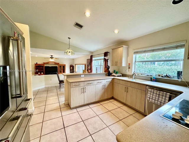 6578 NW 113th Pl, Doral FL 33178