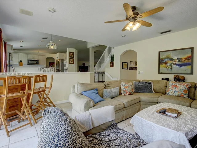 6578 NW 113th Pl, Doral FL 33178