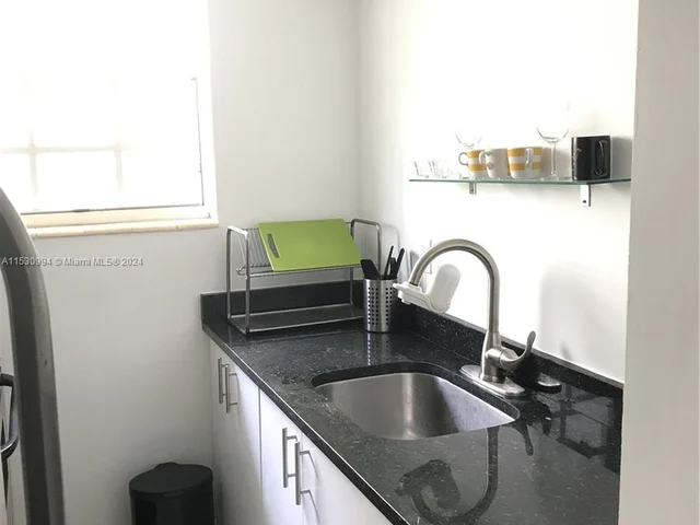 1526 Pennsylvania Ave # 7, Miami Beach FL 33139