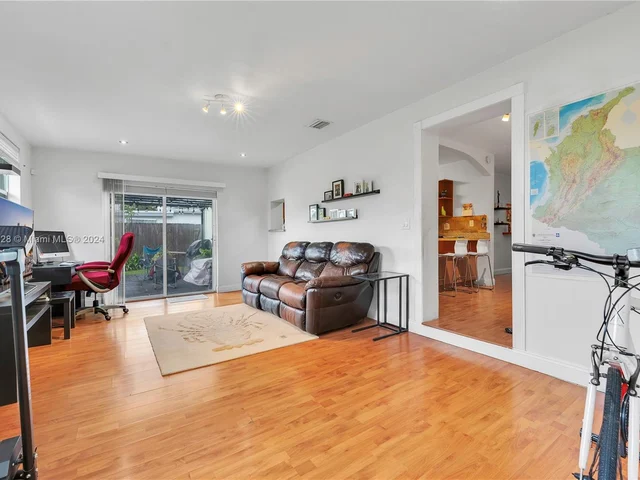 7545 SW 30th St, Miami FL 33155