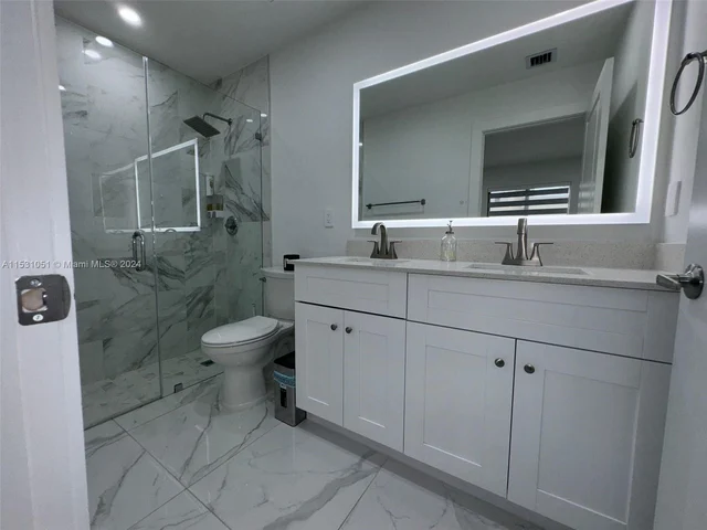 2490 NW 44th St # 2490, Miami FL 33142