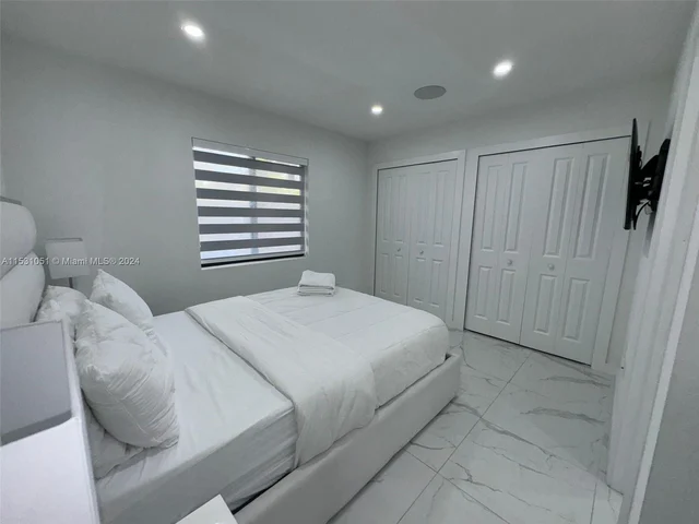 2490 NW 44th St # 2490, Miami FL 33142