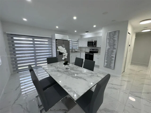 2490 NW 44th St # 2490, Miami FL 33142