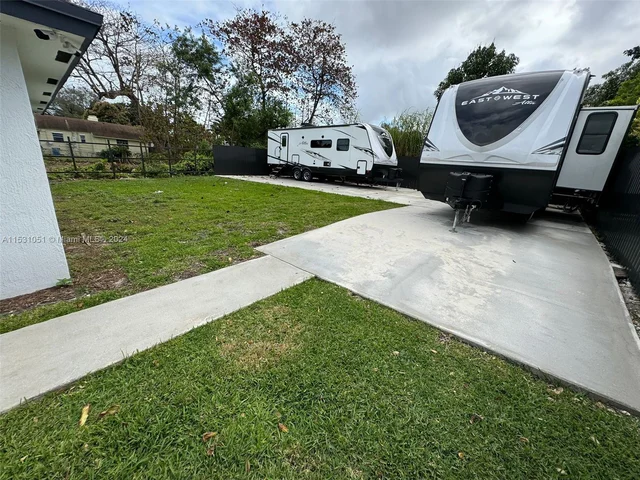 2490 NW 44th St # 2490, Miami FL 33142