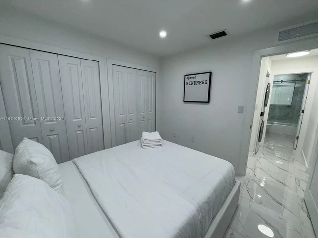 2490 NW 44th St # 2490, Miami FL 33142