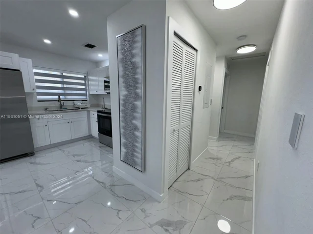 2490 NW 44th St # 2490, Miami FL 33142