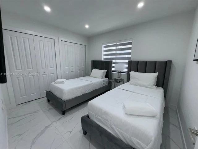 2490 NW 44th St # 2490, Miami FL 33142