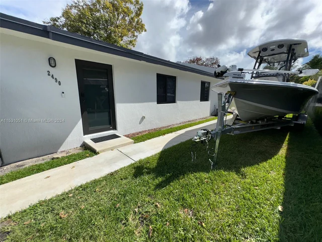 2490 NW 44th St # 2490, Miami FL 33142