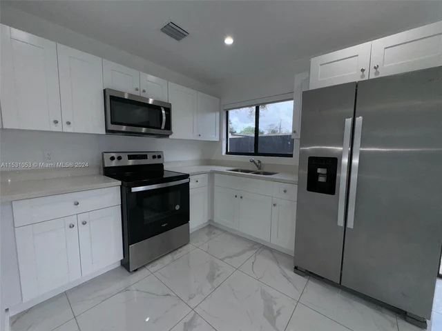 2490 NW 44th St # 2492, Miami FL 33142