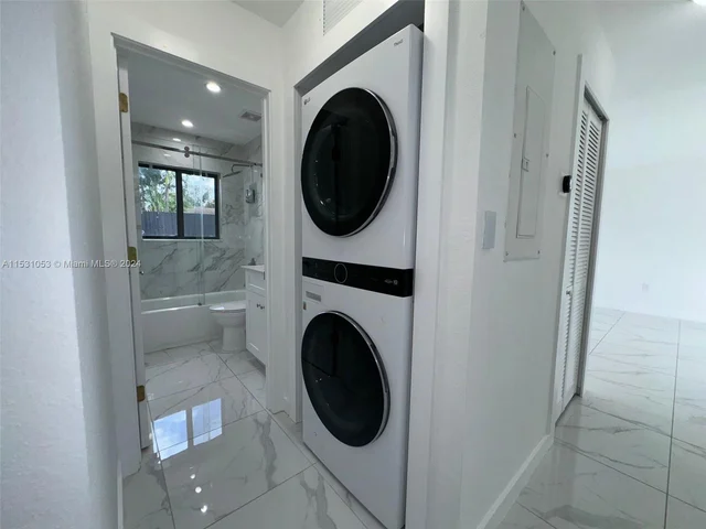 2490 NW 44th St # 2492, Miami FL 33142