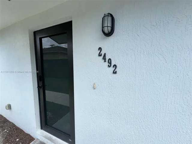 2490 NW 44th St # 2492, Miami FL 33142