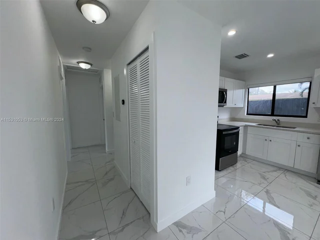 2490 NW 44th St # 2492, Miami FL 33142