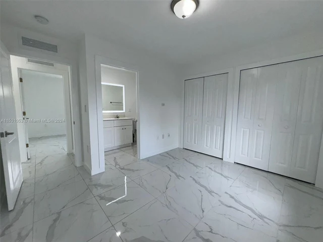 2490 NW 44th St # 2492, Miami FL 33142