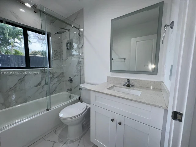 2490 NW 44th St # 2492, Miami FL 33142