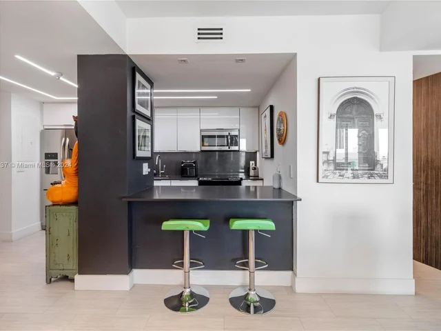 275 NE 18th St # 707, Miami FL 33132