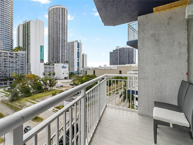 275 NE 18th St # 707, Miami FL 33132