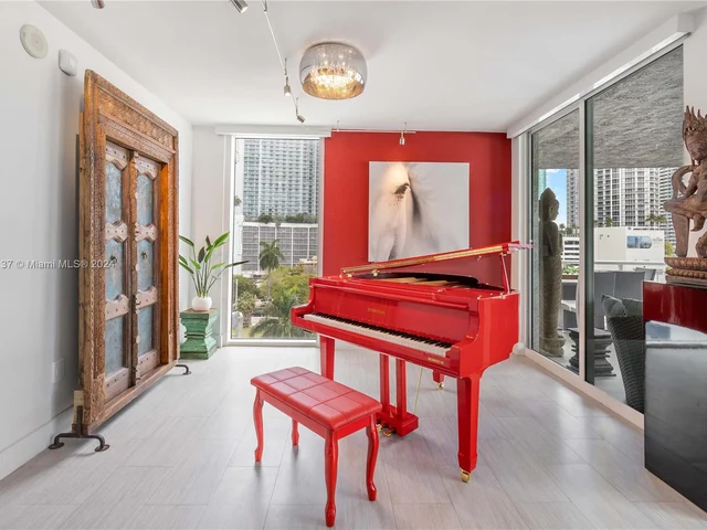 275 NE 18th St # 707, Miami FL 33132