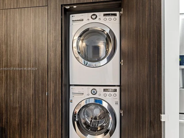 275 NE 18th St # 707, Miami FL 33132