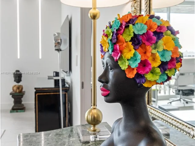 275 NE 18th St # 707, Miami FL 33132