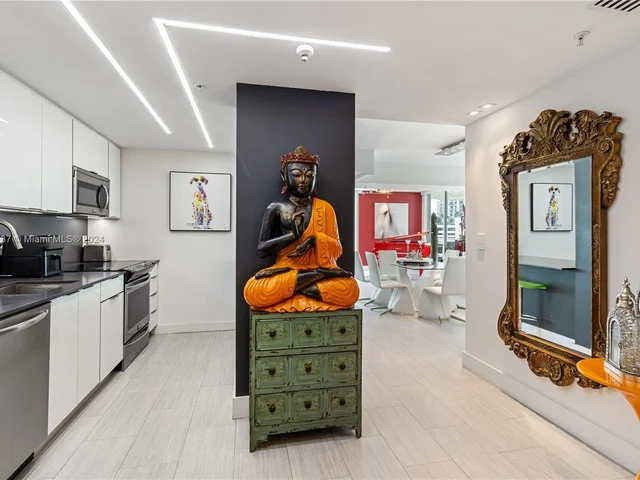 275 NE 18th St # 707, Miami FL 33132