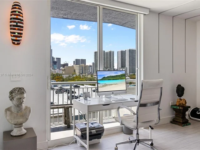 275 NE 18th St # 707, Miami FL 33132