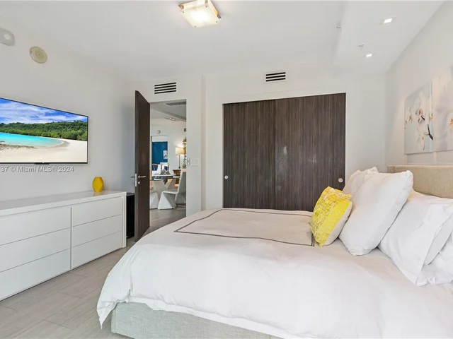 275 NE 18th St # 707, Miami FL 33132