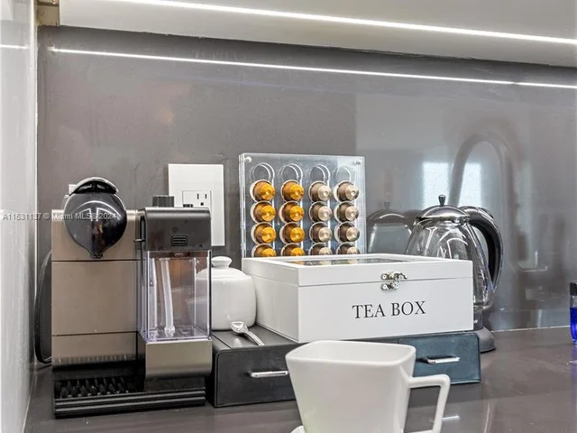 275 NE 18th St # 707, Miami FL 33132