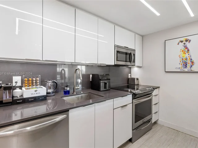 275 NE 18th St # 707, Miami FL 33132