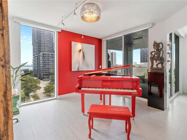 275 NE 18th St # 707, Miami FL 33132