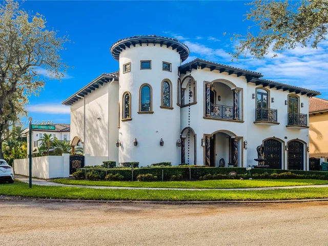 8420 NW 169th Ter, Miami Lakes FL 33016