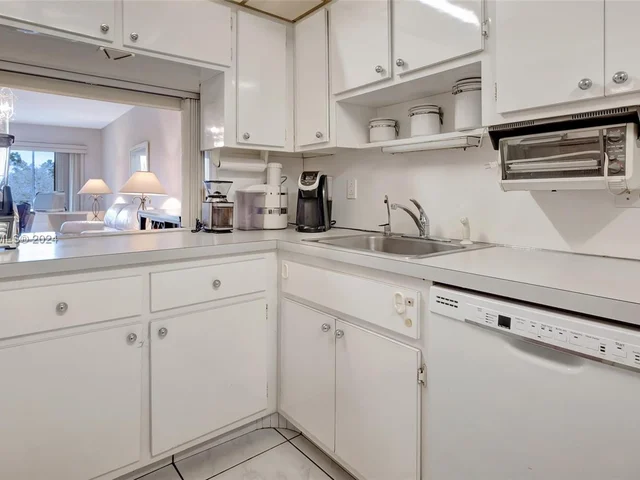 2800 N Palm Aire Dr # 310, Pompano Beach FL 33069